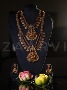 GOLDED ALIKE SOUTH INDIAN 3 LAYER HARAM NECKLACE SET WITH RUBY & EMERALD SYNTHETIC STONES AND PEARLS