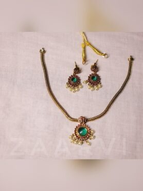 ROUND PENDANT WITH KODI CHAIN SHORT NRCKLACE SET