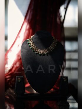 PALAKKA NECKLACE SET FEATURING GREEN LEAF SHAPED MOTIFS