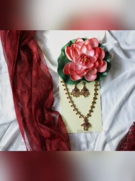 NECKLACE SET WITH RUBY AND EMERALD STONES