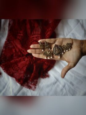 LAKSHMI PENDANT WITH PEARL CHOCKER SET