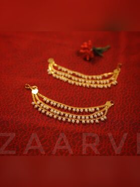 3 LAYERED WHITE PEARL EARCHAIN