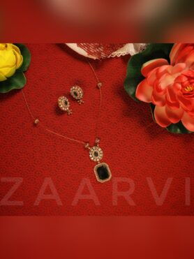 GOLDEN ALIKE INVISIBLE CHAIN WITH GREEN AND WHITE STONES